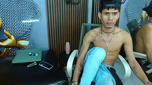 Skinny_cute_Alyer webcam