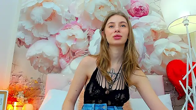 EricaLow webcam
