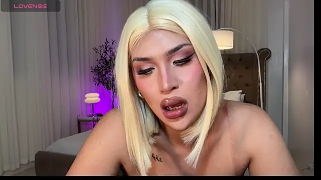 Your_Majesty_Tyra webcam