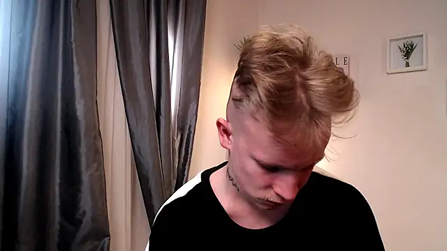 AlexxSweet webcam
