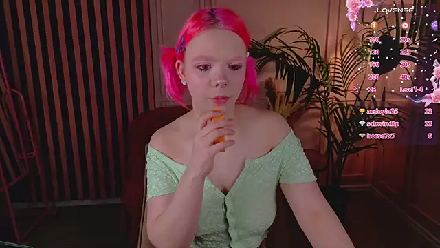 Waifu_Ketrin webcam