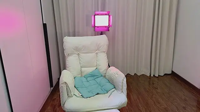 美女Onecutelittle在线直播