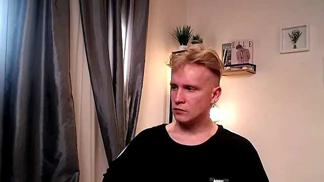 AlexxSweet webcam