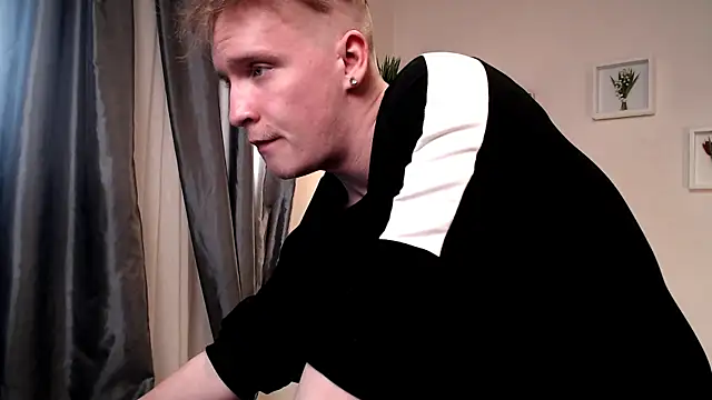 AlexxSweet webcam