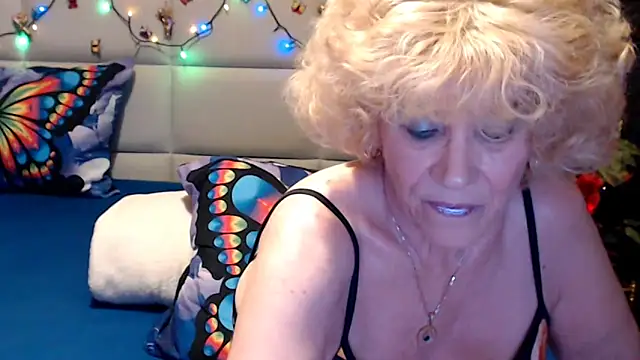 HappyWomanOn webcam