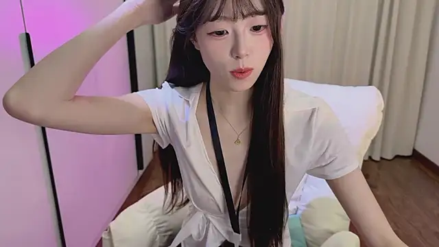 美女Onecutelittle在线直播