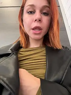 rosiesecret (F young) - lick finger as dick at the hallway