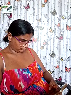 indianstrawberrylips4u webcam