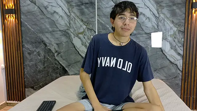 NoahWalker__ webcam