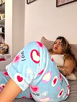 Webcam Model (Zoe_riivas)  is live.Free join now!
