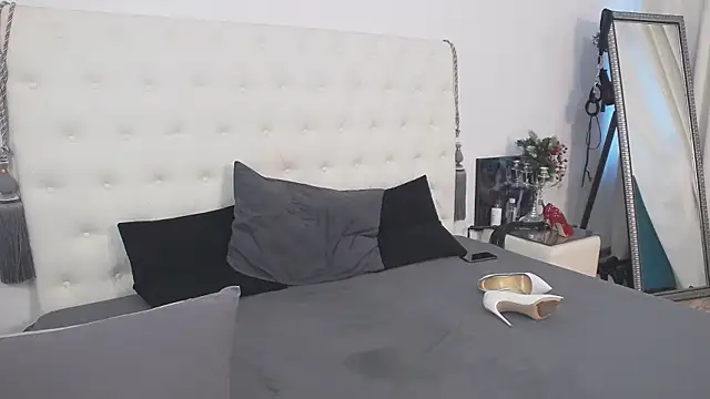 AlinaOnly webcam