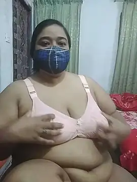 momo_loves webcam