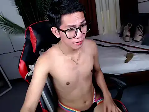 drinkmycumx - Drinkmycumx's free webcam - UK Sex Cams