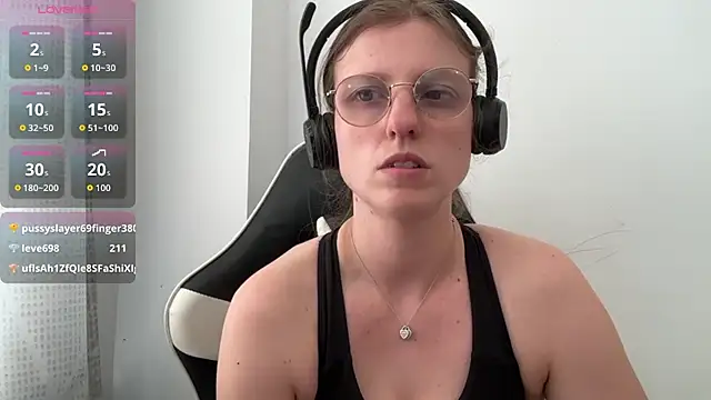 BustyKellyXXX webcam