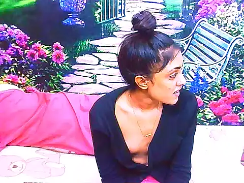 IndianPretty14u2Luv webcam