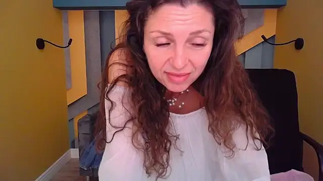 EllaLong webcam