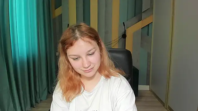 AngelinaLow webcam