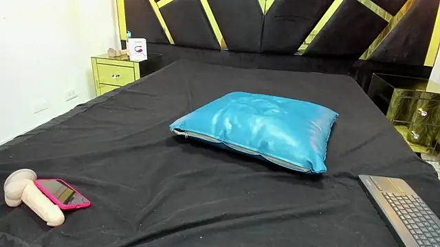 agatha_fit webcam