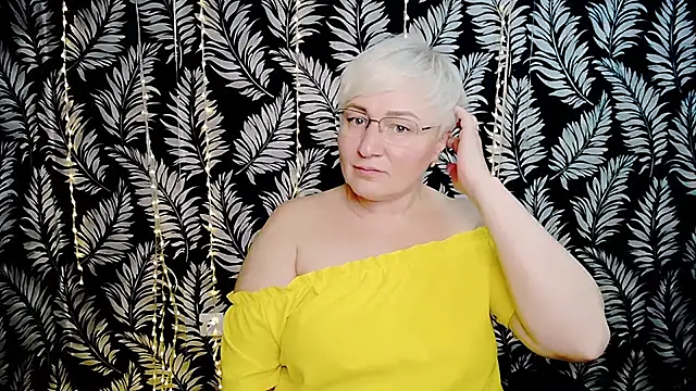 Olivia_playful webcam