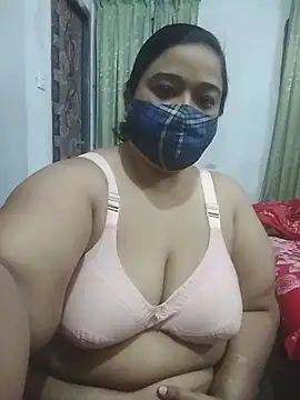 momo_loves webcam