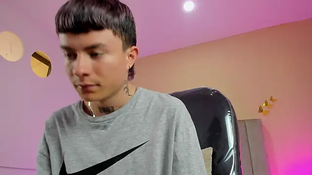 Nascary_Fox webcam