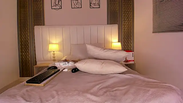 zoe_sky_ webcam