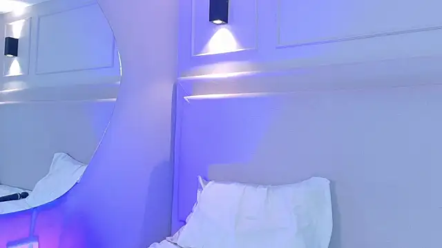 NaomiKlarc live sex cam