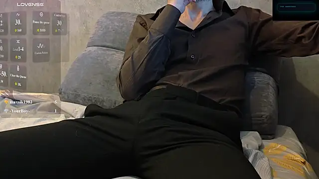 TommyShe1by webcam