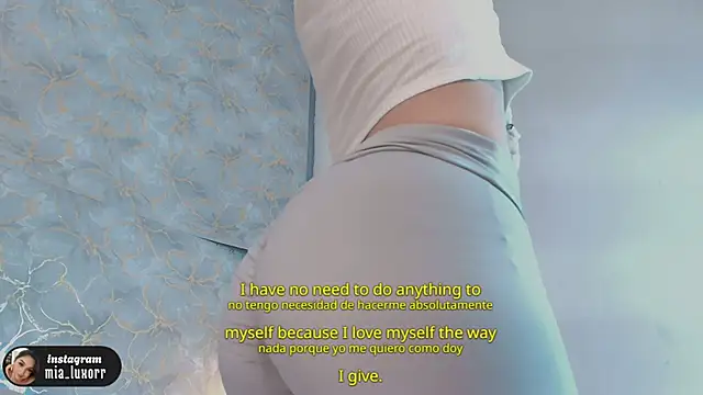 Mia_Luxor webcam