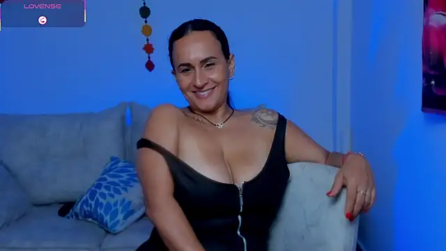 Sara_Charmy webcam