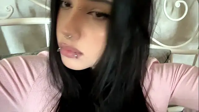LouisePavlides live sex cam