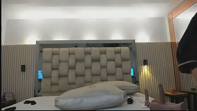 noah_pariss webcam