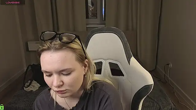 Adriana_Sweett webcam