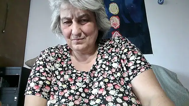 ExquisiteMature webcam