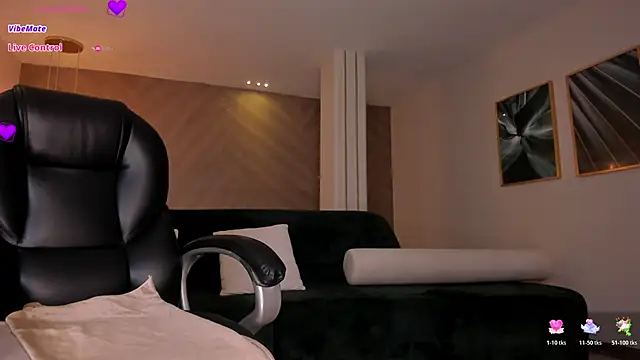 MaryLewis_ webcam
