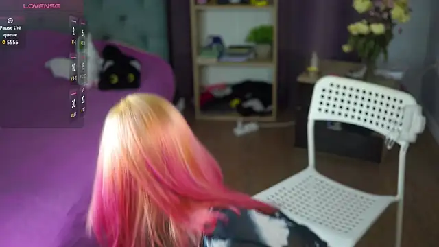 August_female webcam