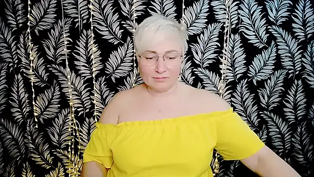 Olivia_playful webcam