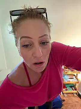 TheSweetestSlut webcam