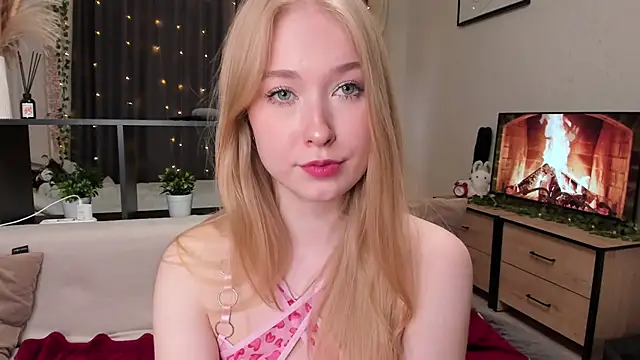 AmyLouWood Stripchat cam model