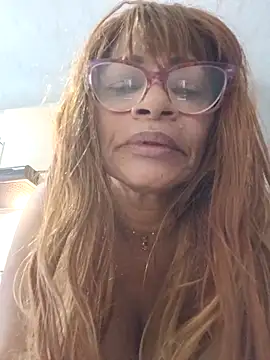 Webcam Model (BustyMilf_)  is live.Free join now!