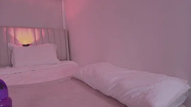 ArianaReynoldss webcam