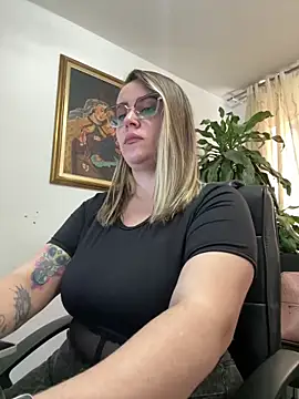 CurvyLust_x webcam