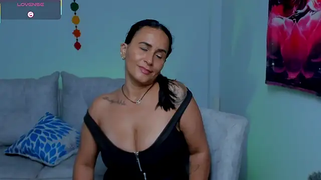 Sara_Charmy webcam