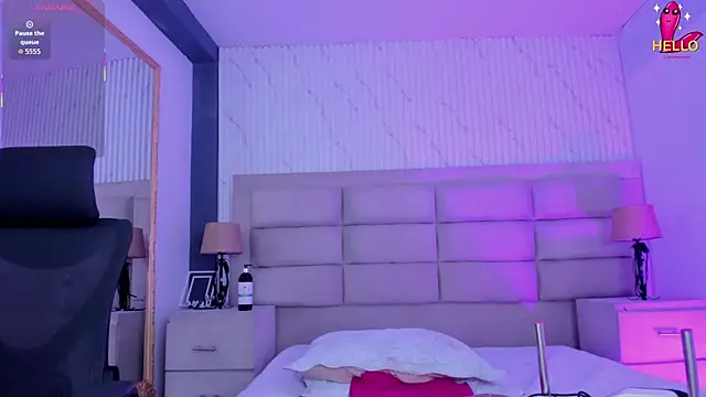 CarolineFyre webcam