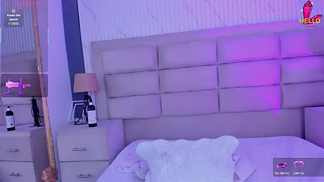 CarolineFyre webcam