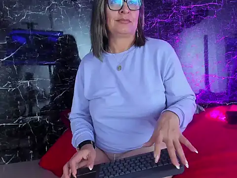 Agatha_Pleasure webcam