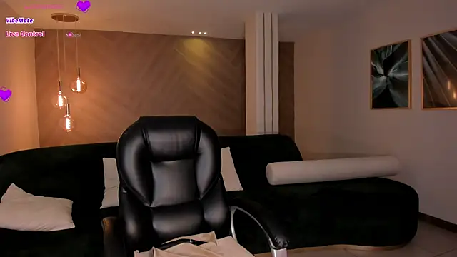 MaryLewis_ webcam