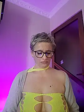 Webcam Model (LunaBlaise)  is live.Free join now!