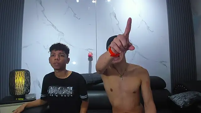 Spicy_guys webcam