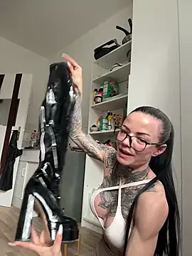 SkinnyLilly webcam